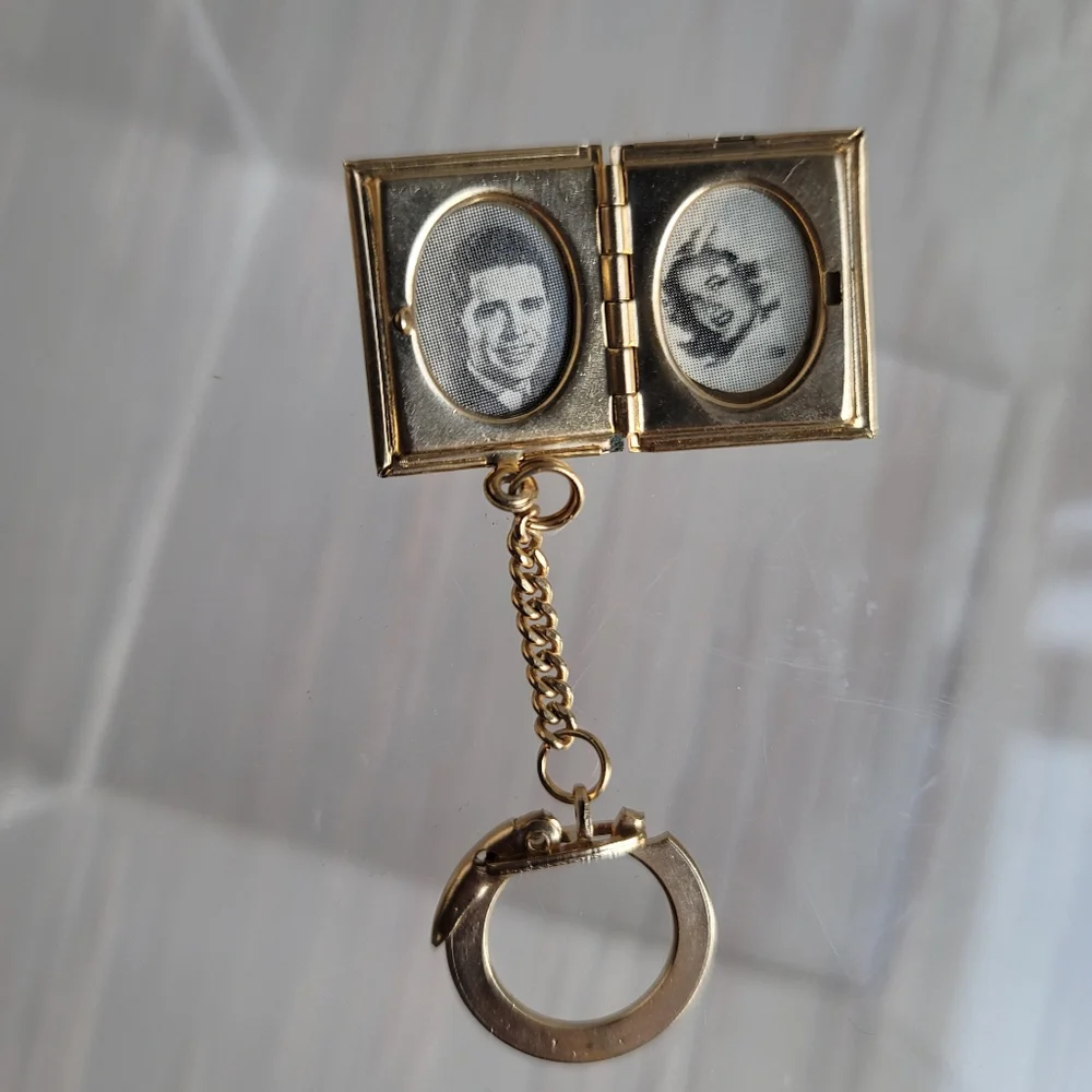 Abon Creations Mother of Pearl 2 Picture Locket Clip-On Key Ring 24K Gold Plated
